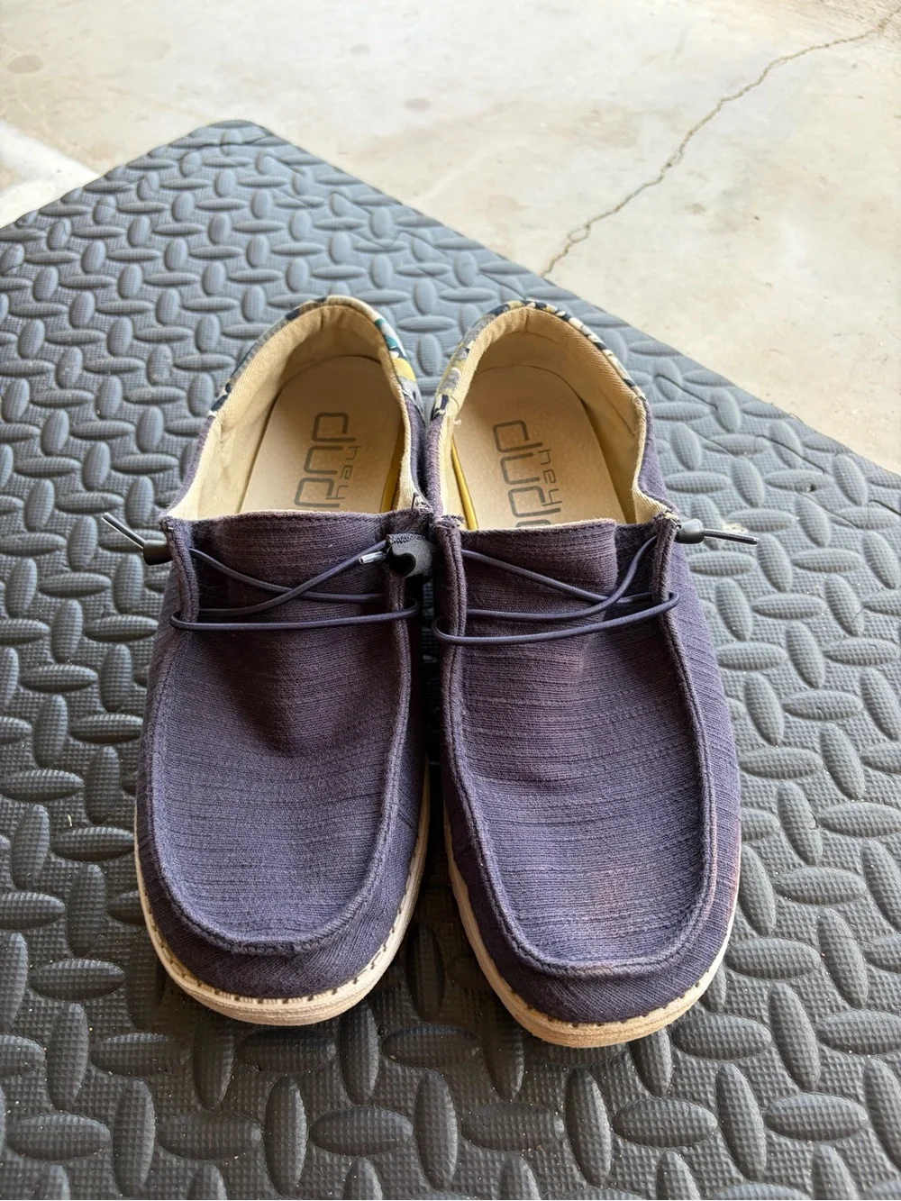 Casual Women’s Slip-On Shoes in Navy with Patterned Heel
